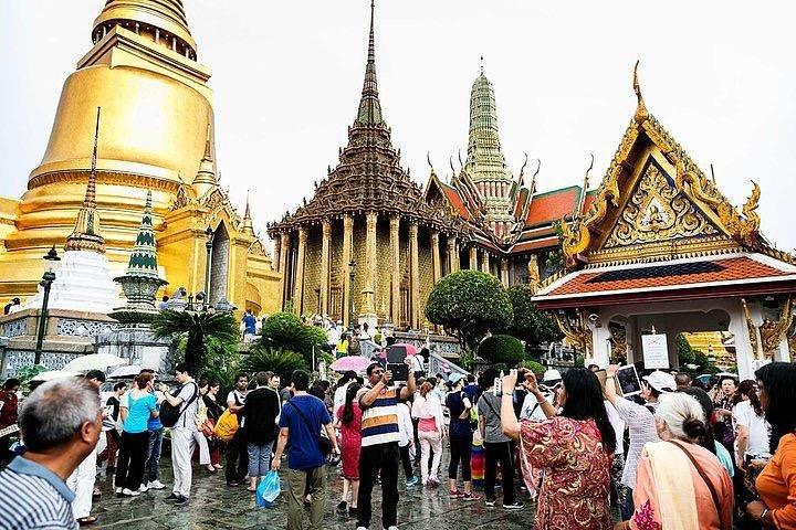 Bangkok City Landmark Tour: Three Iconic Temples & Grand Palace