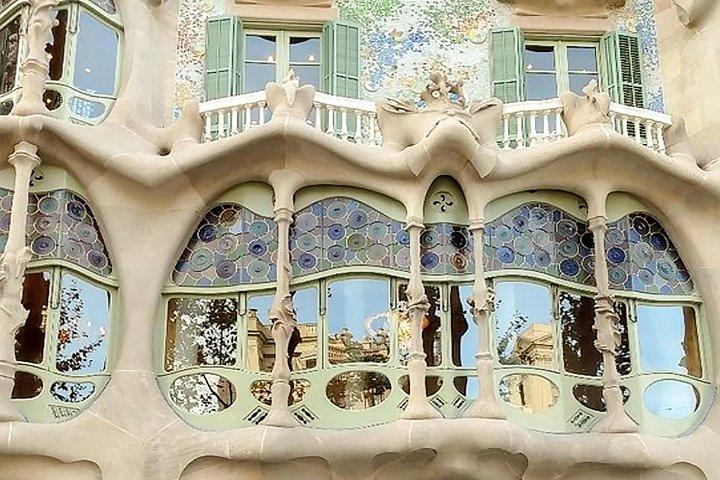 Casa Mila & Casa Batllo | Private tour (4H) | Skip the line | Private guide