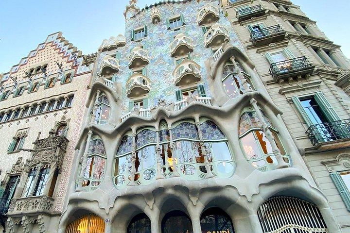 Casa Mila & Casa Batllo | Private tour (4H) | Skip the line | Private guide