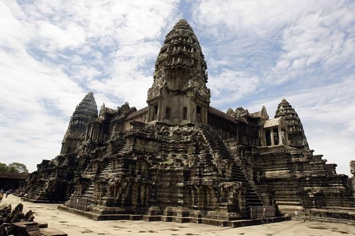 Angkor Wat and Small Circuit Temples by Private Transport