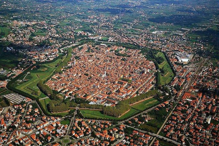 Private Day Trip from Florence to Pisa, Lucca and Vinci