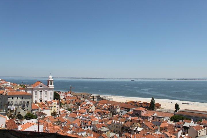 Old Lisbon: Alfama and Sao Jorge neighborhood 3-Hour Walking Tour