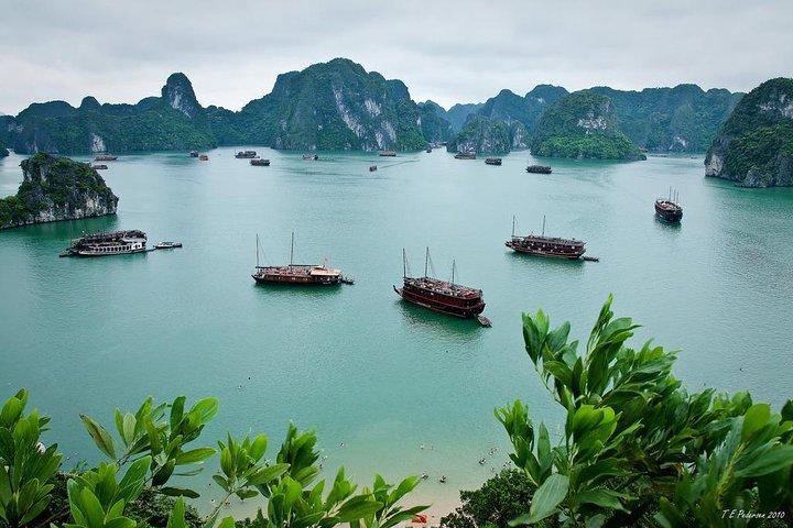5 Days package including Hanoi, Halong onboard and Sapa with Fansipan Mt. cable