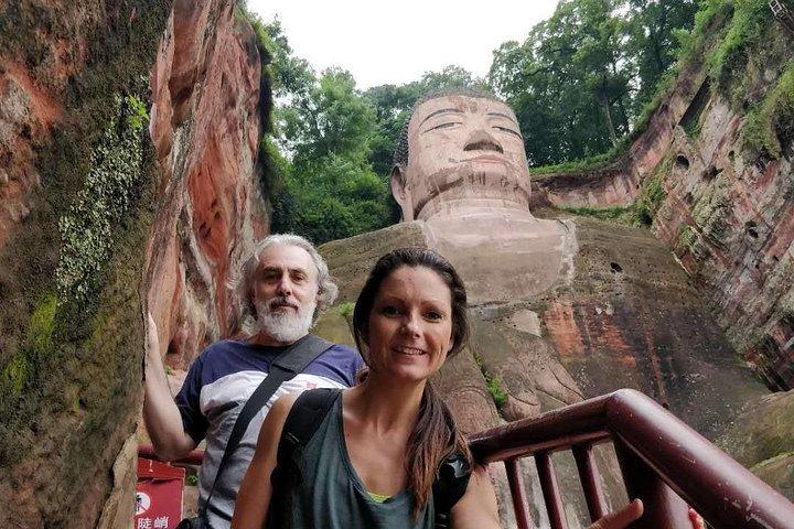 2-Days Chengdu tour with the Panda Base,Renmin Park,Jinli street & Leshan Buddha