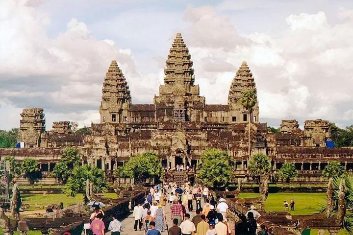Angkor Wat Sunrise Small-Group Tour From Siem Reap - Free Hotel Pickup