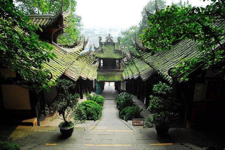 1-Day Mount Qingcheng and Dujiangyan Irrigation System Private Tour from Chengdu
