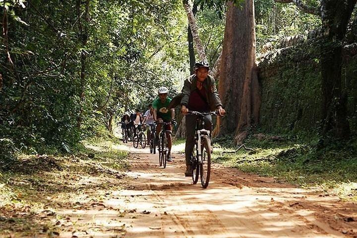 Angkor Wat & Bayon: the Smiling Temple Bike Tour