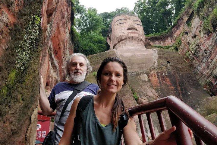 1-Day Leshan Giant Buddha and Huanglongxi old town Private Tour from Chengdu