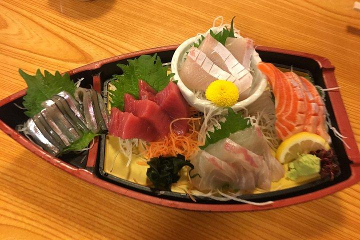 Osaka: Private Food Tour & Bar Hopping in Namba