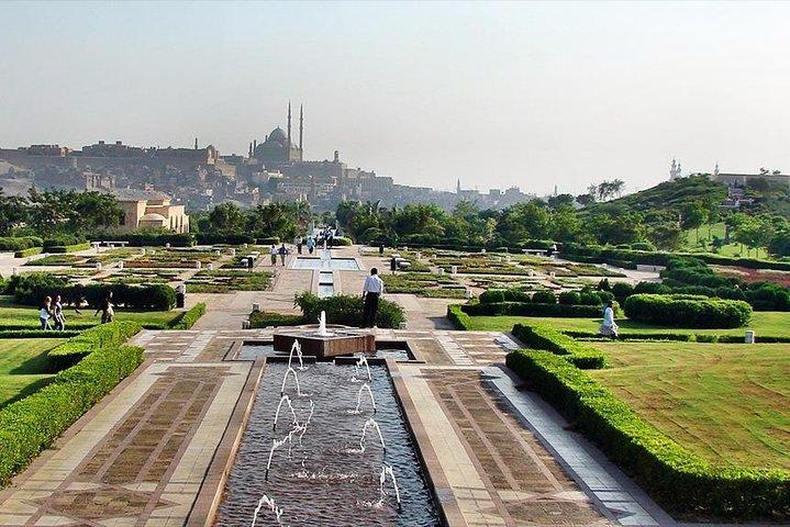 Tour To El Moez St. And Al Azhar Park With Dinner