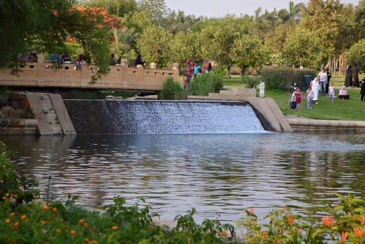 Tour To El Moez St. And Al Azhar Park With Dinner