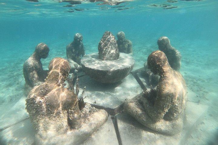 Breathtaking experience driving a speedboat in Cancun with Snorkeling included