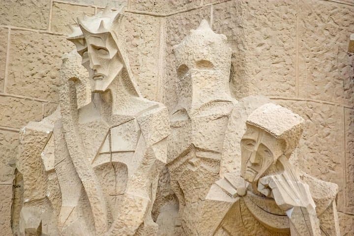 Sagrada Familia Tour with Express Entry and Local Guide