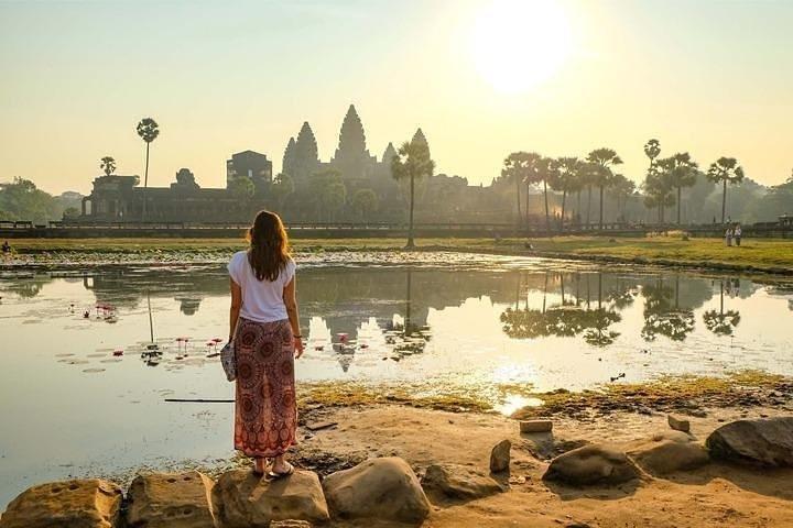 Angkor Sunrise Bike Tour with Breakfast & Lunch