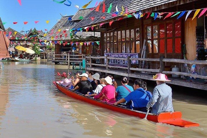 Pattaya Floating Market with Return Transfer