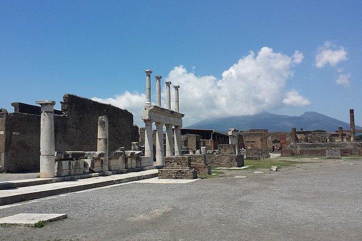 POMPEI IN & OUT - 3 hours relaxed private tour