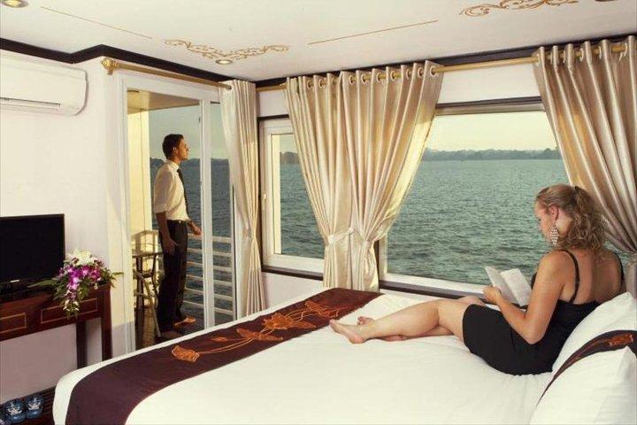 Bai Tu Long bay Luxury Cruise 2D/1N: Less touristy places, Kayaking, full meals