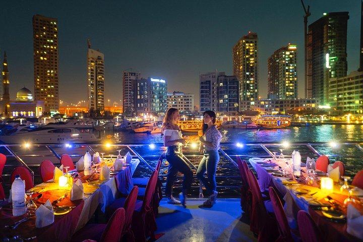 Dubai Marina: Luxury Dhow Dinner Cruise with Hotel Transfer