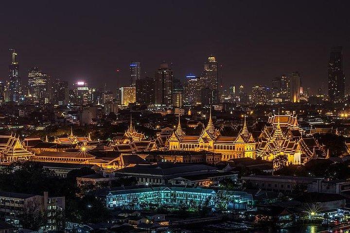 Bangkok Night Tour By TUK-TUK Visiting Wat Pho & Giant Swing (Private)