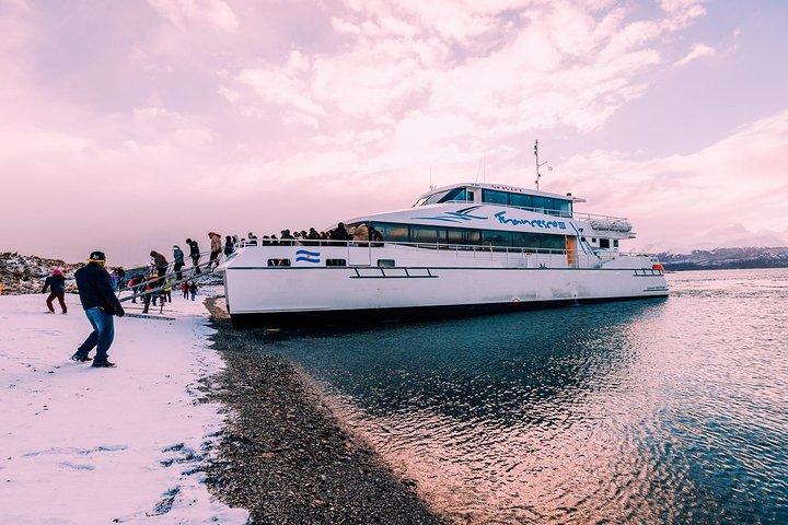 Navigation in the Beagle Channel with minitrekking USHUAIA