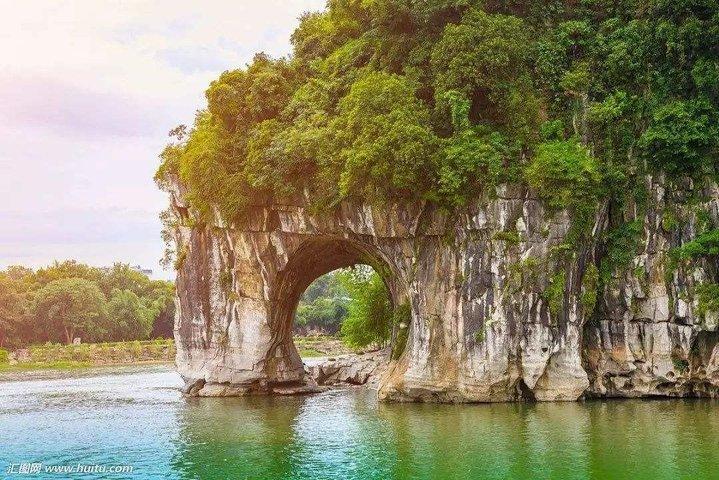 Private 1-Day Guilin Tour Including Elephant Trunk Hill And Reed Flute Cave