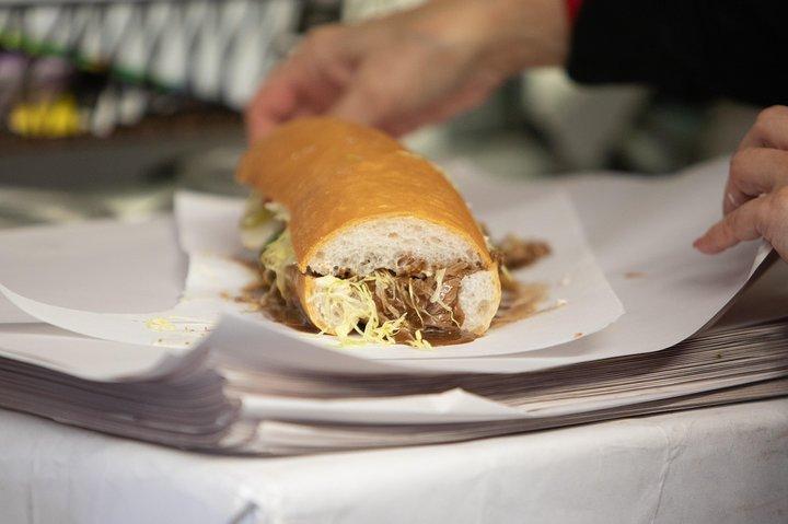 New Orleans Garden District Food and History Tour with Guide