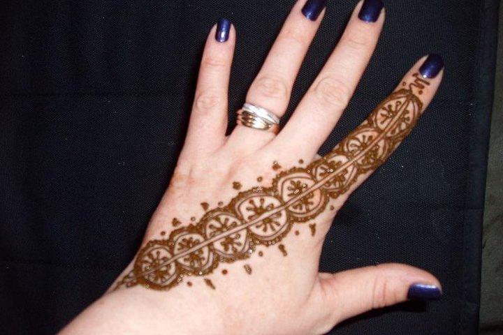 Food Tour: Tasting of local cuisine and Henna tattooing
