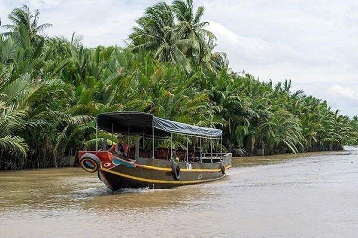 BIG BOSS private LIMOUSINE DAY TRIP TO MEKONG DElTA