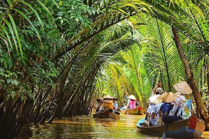BIG BOSS private LIMOUSINE DAY TRIP TO MEKONG DElTA