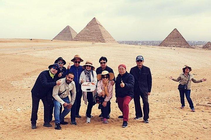 Half-Day Private Tour to the Giza Pyramids includes Lunch