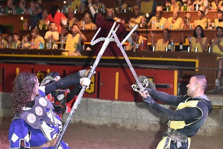 Medieval Show and Dinner at Castillo San Miguel with Transfer
