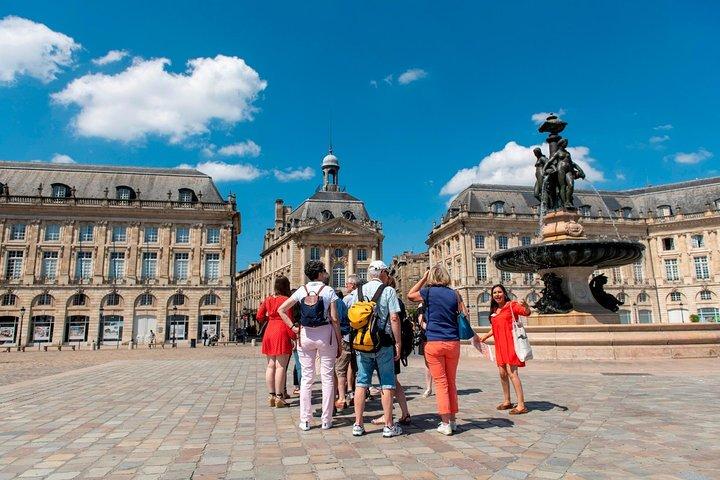 2-Hour Walking Tour of the City’s Iconic Sights and History