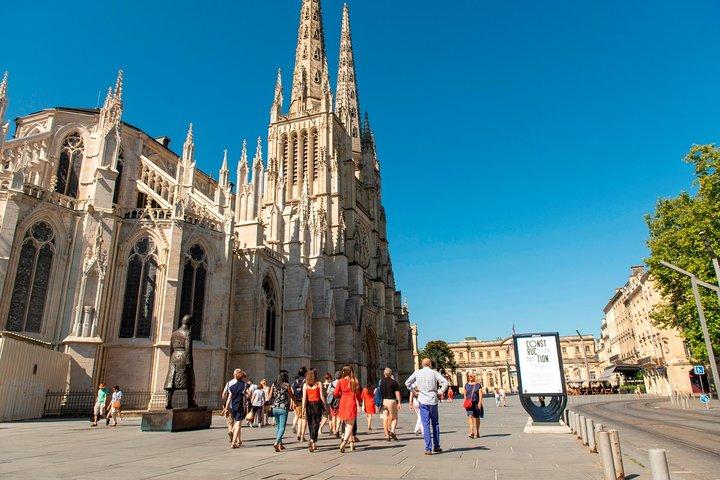 2-Hour Walking Tour of the City’s Iconic Sights and History