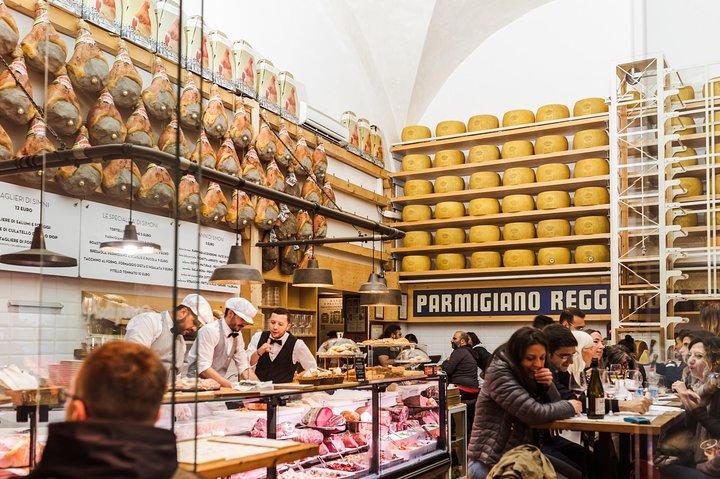 Bologna Private Highlights & Hidden Gems Tour with a Local