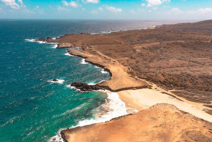Aruba Jeep Tour: Natural Pool, Caves and Baby Beach Adventure