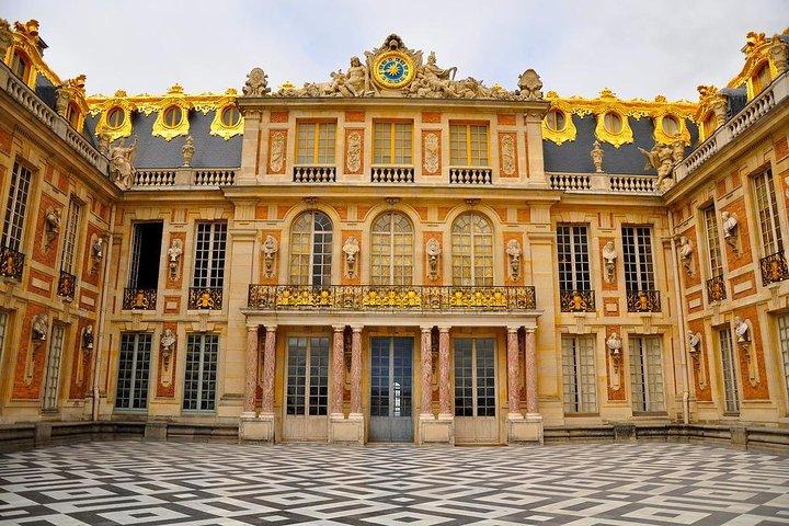 Private Full Day Tour to Versailles and Giverny from Paris with Hotel Pick Up