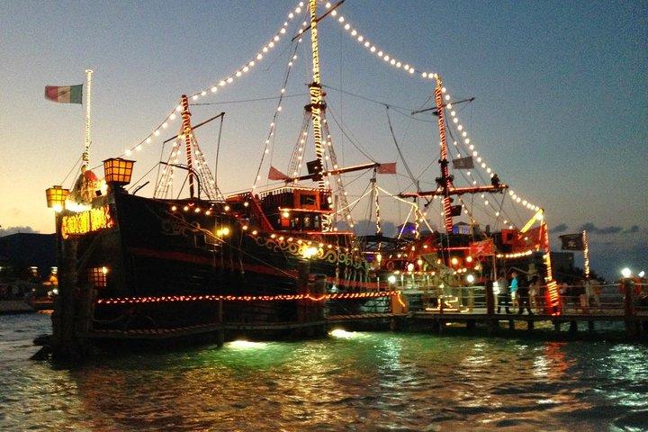 PirateGalleon in Cancún Pirate Show & Dinner& Open Bar by couples