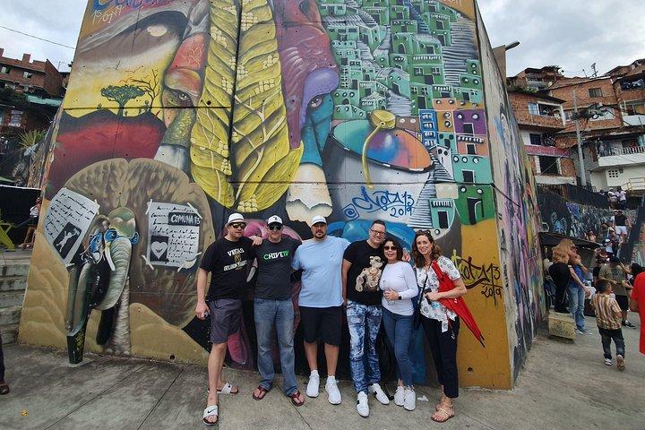 The Best Comuna 13 Graffiti Tour, Plaza Botero and Cable cars