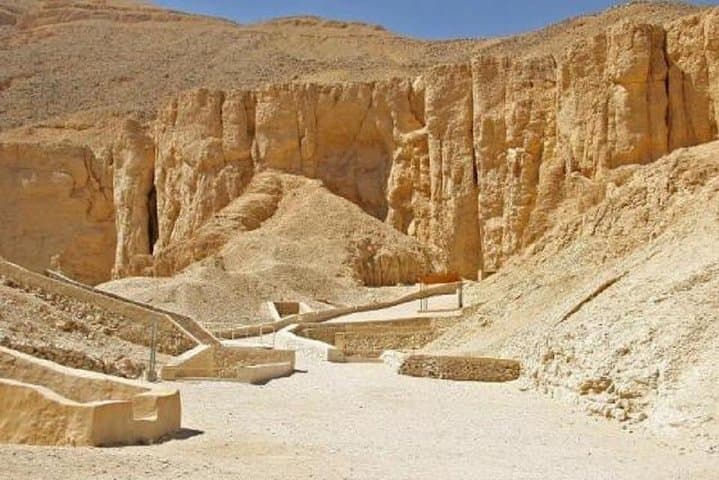 Private trip: visiting East, Dandara and lunch