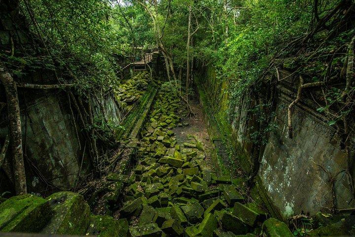 Full-Day Beng Mealea, Kbal Spean & Banteay Srei Private Tour