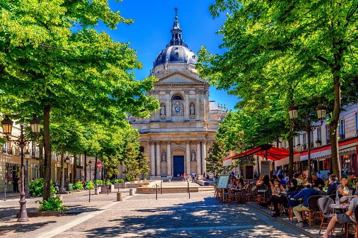 Kid-Friendly Private Medieval Paris Tour with Latin Quarter and Panthéon