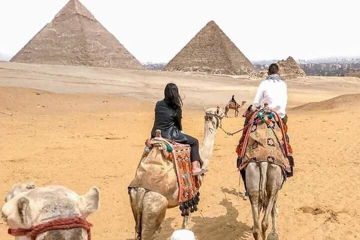 Private Half-Day Tour of Giza Pyramids by Camel or Horse