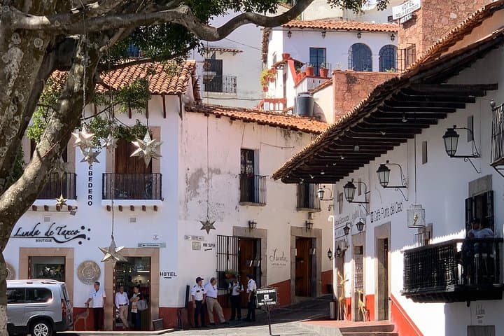 Private Full-Day Tour to Taxco and Cacahuamilpa Grottoes