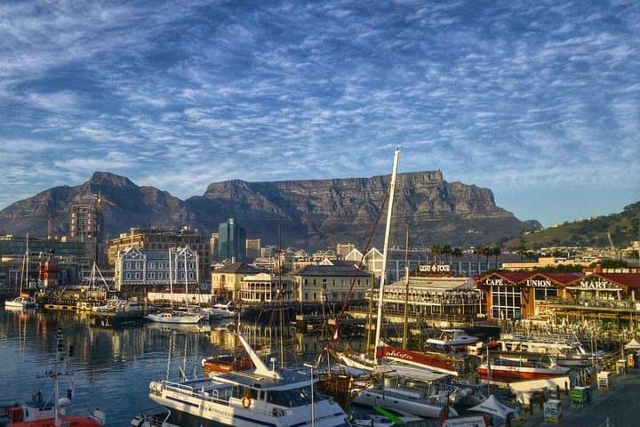 Private Transfer: Cape Town to CPT Airport in Luxury Van