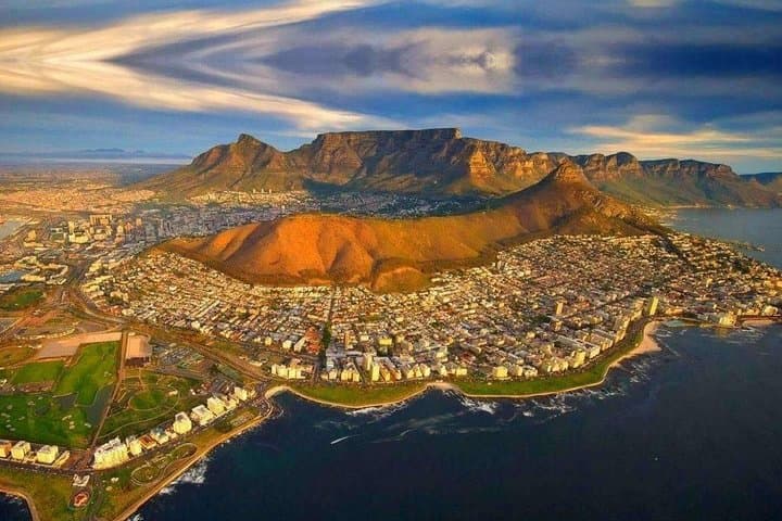Private Transfer: Cape Town to CPT Airport in Luxury Van