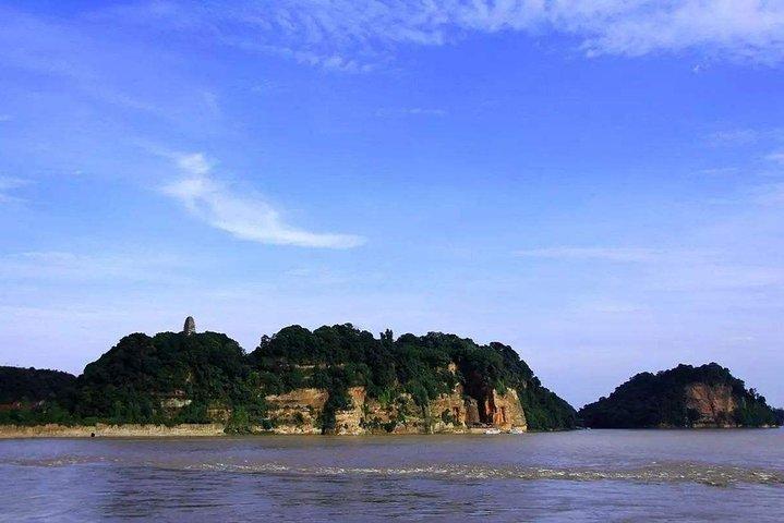 Leshan Giant Buddha and Jinli Ancient Street Day Tour