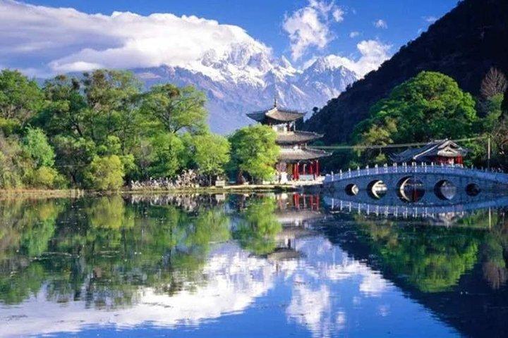Lijiang Day Tour to Jade Dragon Snow Mountain, Black Dragon Pool and Old Town