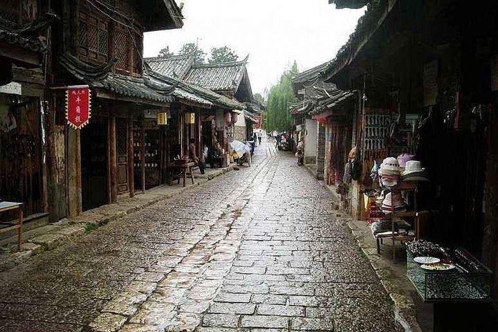 Lijiang Day Tour to Jade Dragon Snow Mountain, Black Dragon Pool and Old Town
