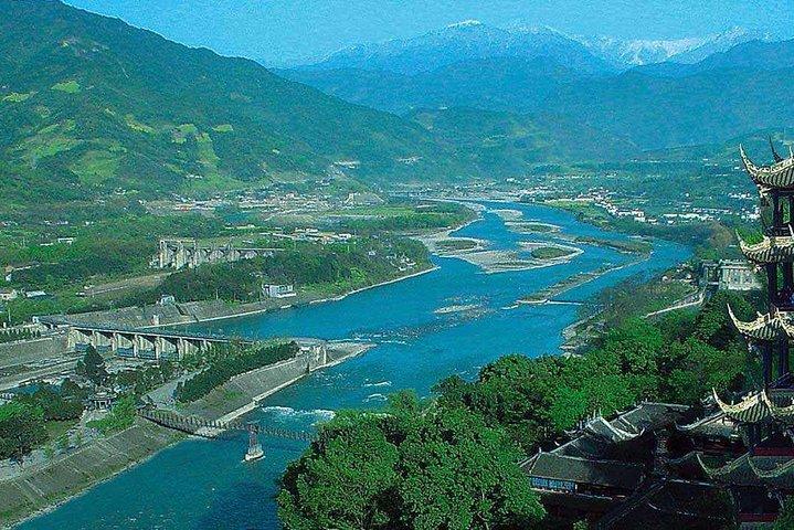 1-Day Chengdu Private Tour: Dujiangyan Ancient River Irrigation and Temple Site
