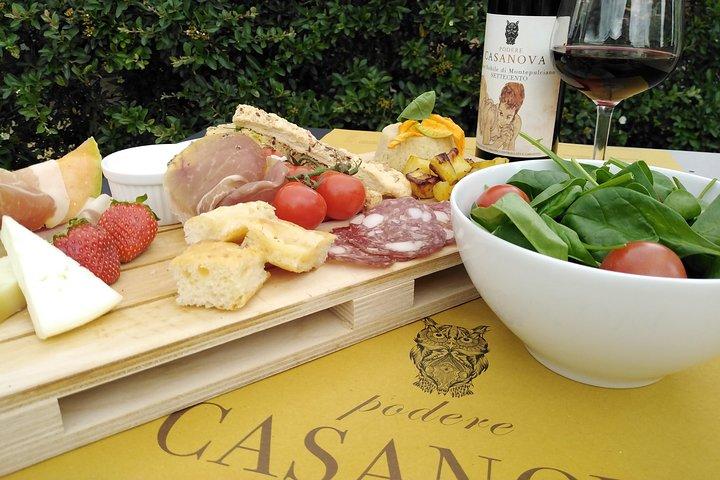 Enjoy a meal with wine tasting in the vineyard of Podere Casanova